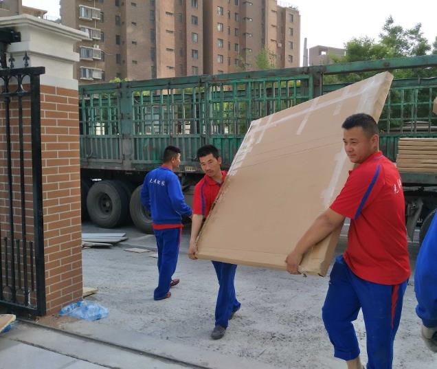 青岛搬家现场搬家师傅搬家